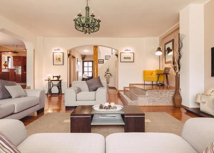 Ines וילה פולה