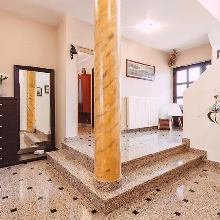 Ines Βίλα Πούλα