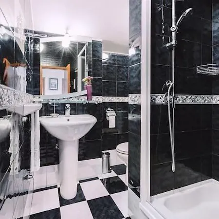 Ines Вілла Пула