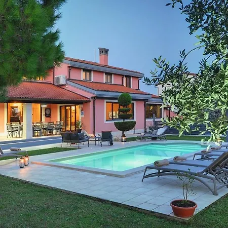 Ines Вілла Пула